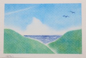 ３色パステルアートで描いた海の絵です。森の谷間からのぞく水平線と入道雲が印象的な作品。