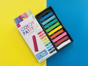 ダイソーパステルリニューアル(2025年版)で描きました